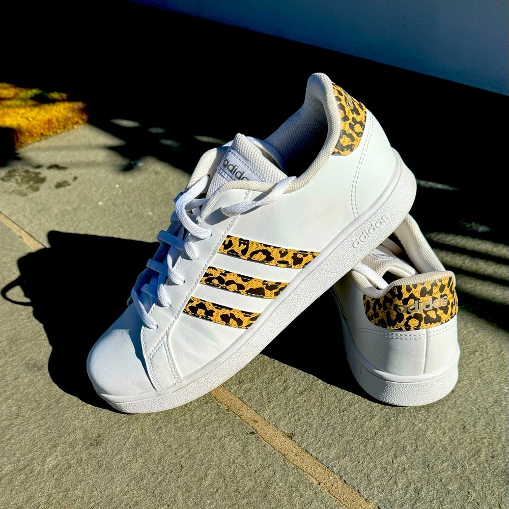 ADIDAS Women’s Grand court white sneakers